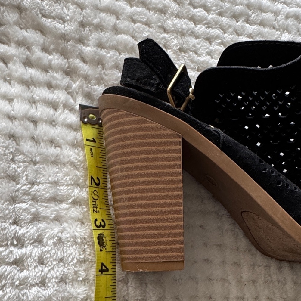 ✨🖤 Like New - DV Black Perforated Heeled Sandals – Women’s Size 6.5 - Picture 10 of 10